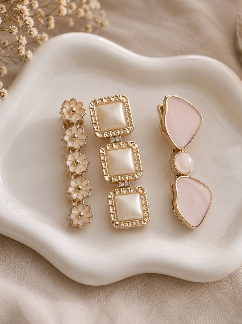 Gold-Tone Ivory Statement Duckbill Hair Clips New ✨